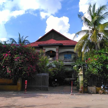 Firefly Guesthouse - The Berlin Angkor Сіємреап Екстер'єр фото