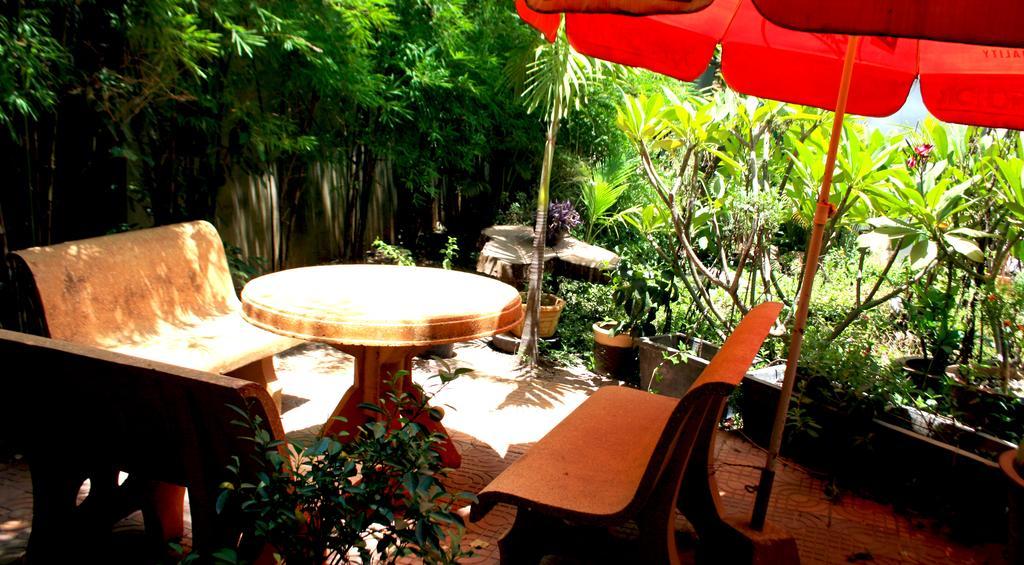 Firefly Guesthouse - The Berlin Angkor Сіємреап Екстер'єр фото
