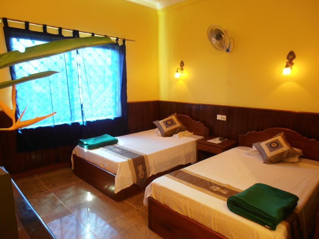 Firefly Guesthouse - The Berlin Angkor Сіємреап Екстер'єр фото