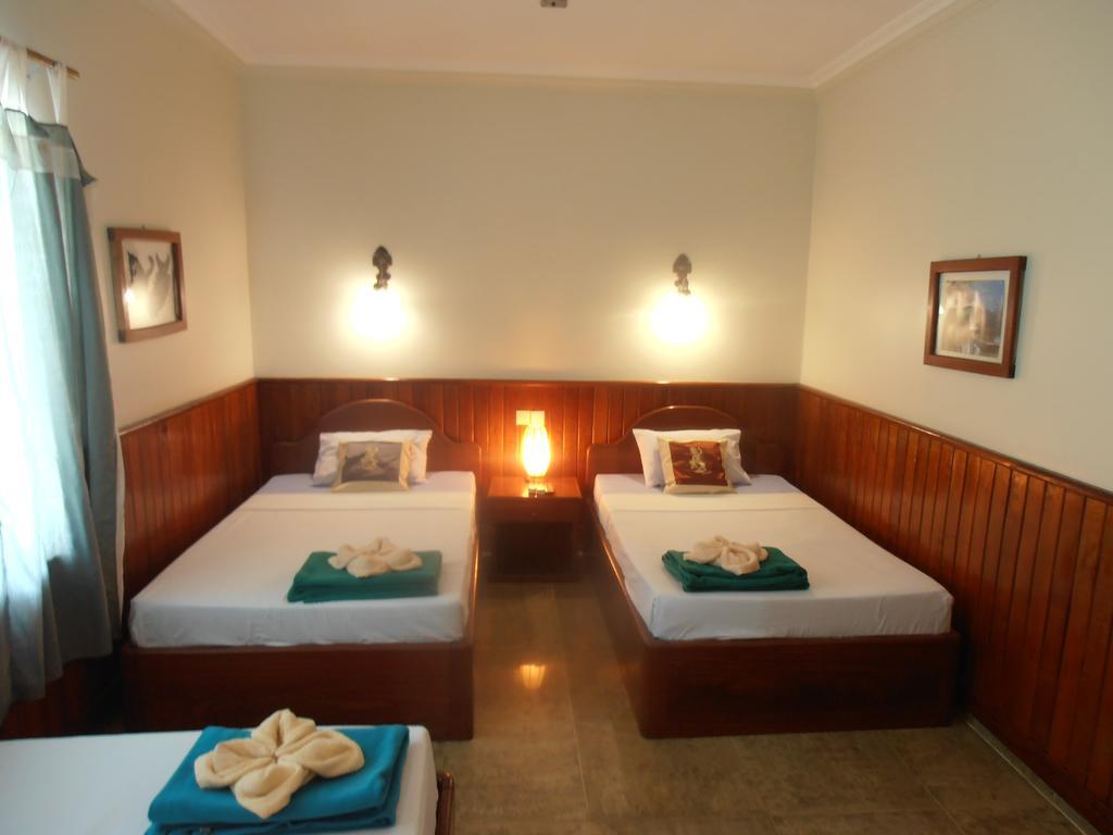 Firefly Guesthouse - The Berlin Angkor Сіємреап Екстер'єр фото