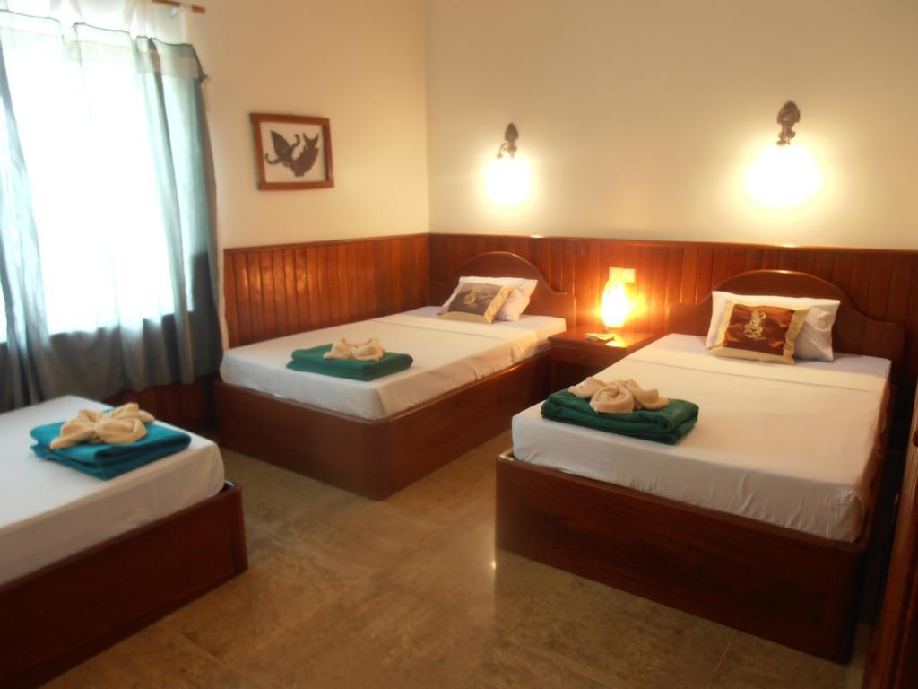 Firefly Guesthouse - The Berlin Angkor Сіємреап Екстер'єр фото