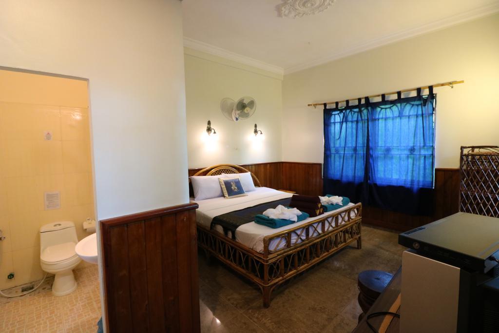 Firefly Guesthouse - The Berlin Angkor Сіємреап Екстер'єр фото