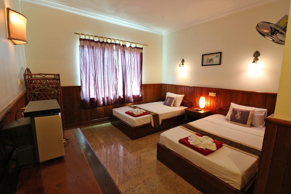 Firefly Guesthouse - The Berlin Angkor Сіємреап Екстер'єр фото