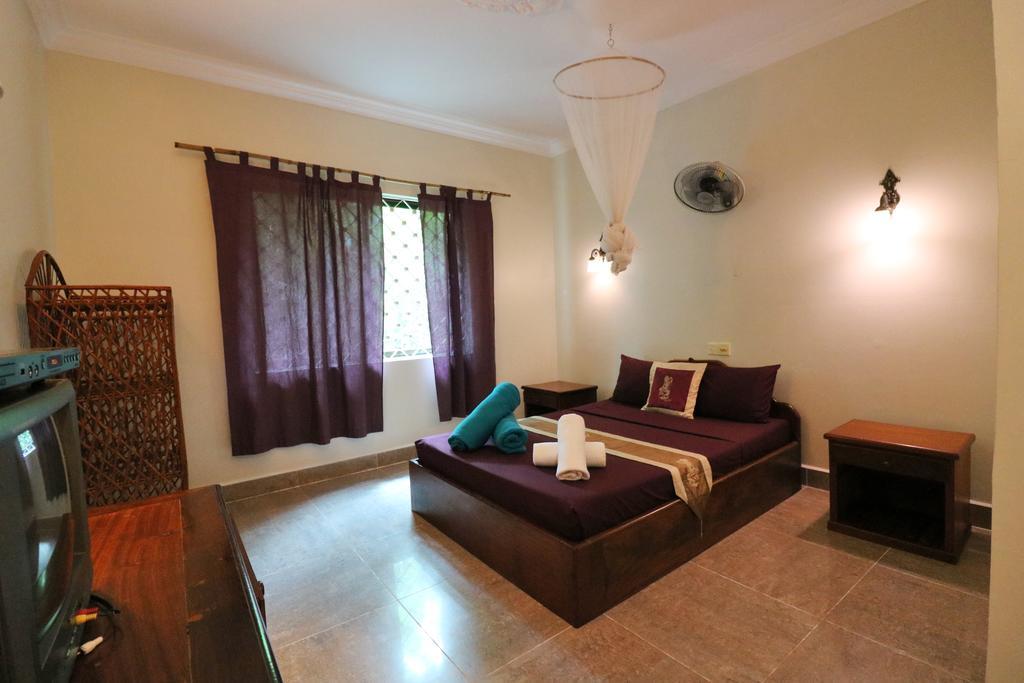 Firefly Guesthouse - The Berlin Angkor Сіємреап Екстер'єр фото