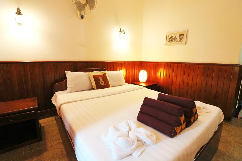 Firefly Guesthouse - The Berlin Angkor Сіємреап Екстер'єр фото