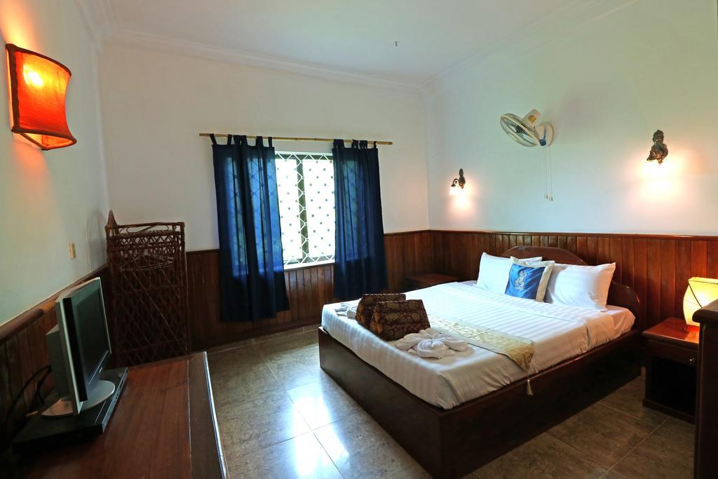 Firefly Guesthouse - The Berlin Angkor Сіємреап Екстер'єр фото
