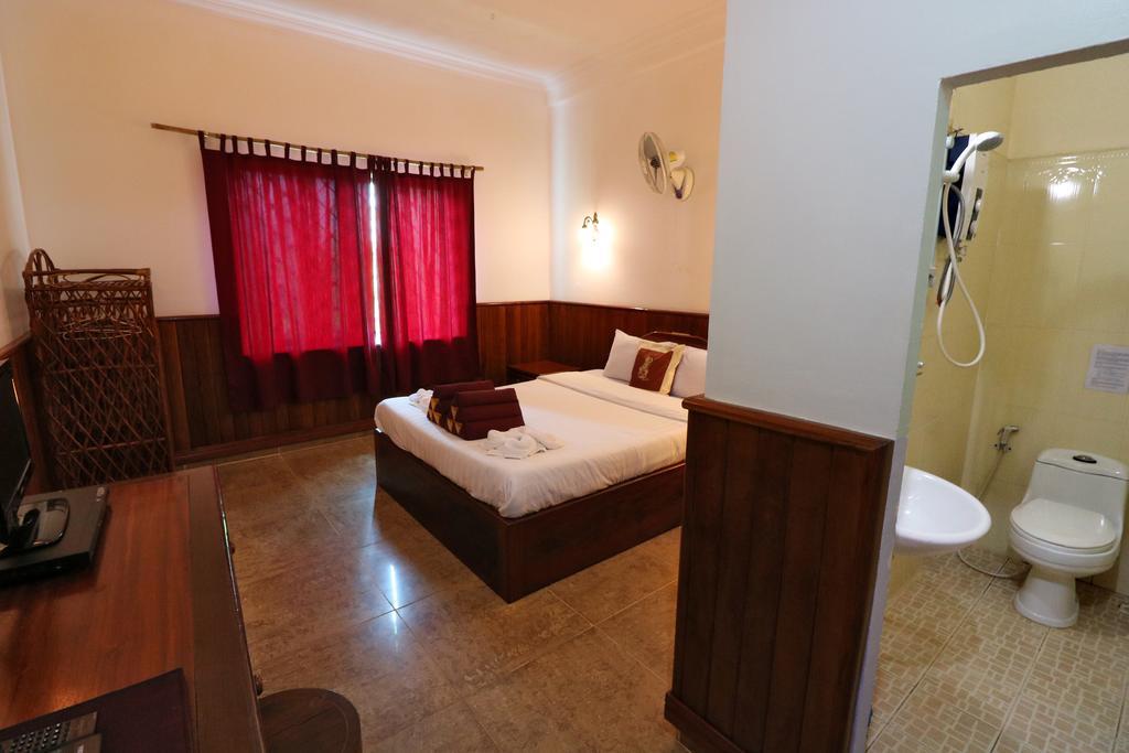 Firefly Guesthouse - The Berlin Angkor Сіємреап Екстер'єр фото