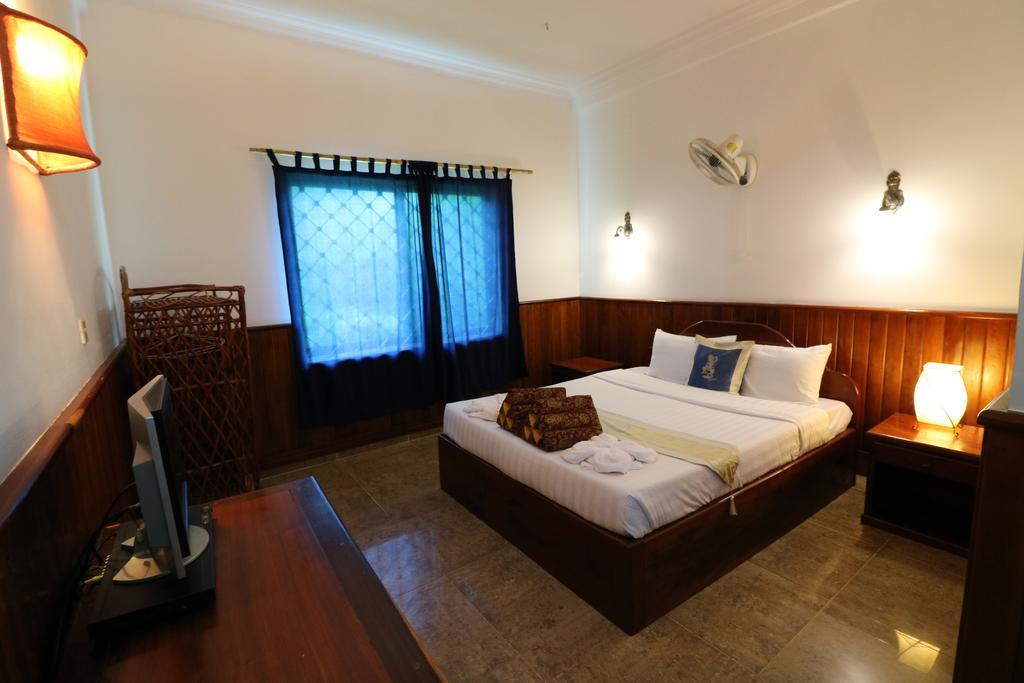 Firefly Guesthouse - The Berlin Angkor Сіємреап Екстер'єр фото