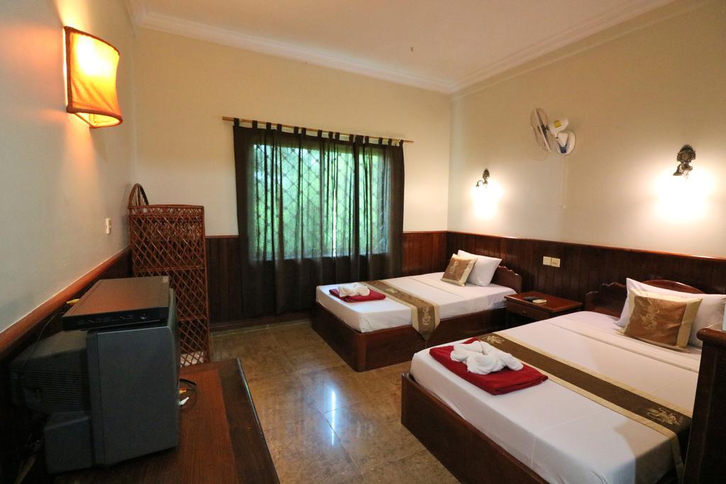 Firefly Guesthouse - The Berlin Angkor Сіємреап Екстер'єр фото