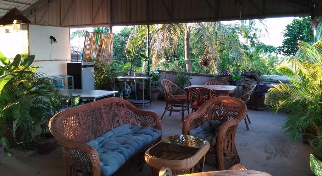 Firefly Guesthouse - The Berlin Angkor Сіємреап Екстер'єр фото