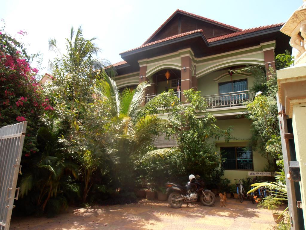 Firefly Guesthouse - The Berlin Angkor Сіємреап Екстер'єр фото