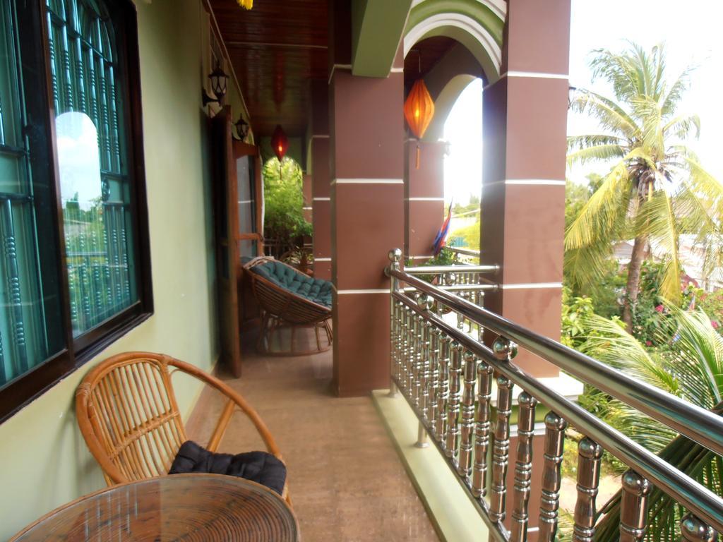 Firefly Guesthouse - The Berlin Angkor Сіємреап Екстер'єр фото
