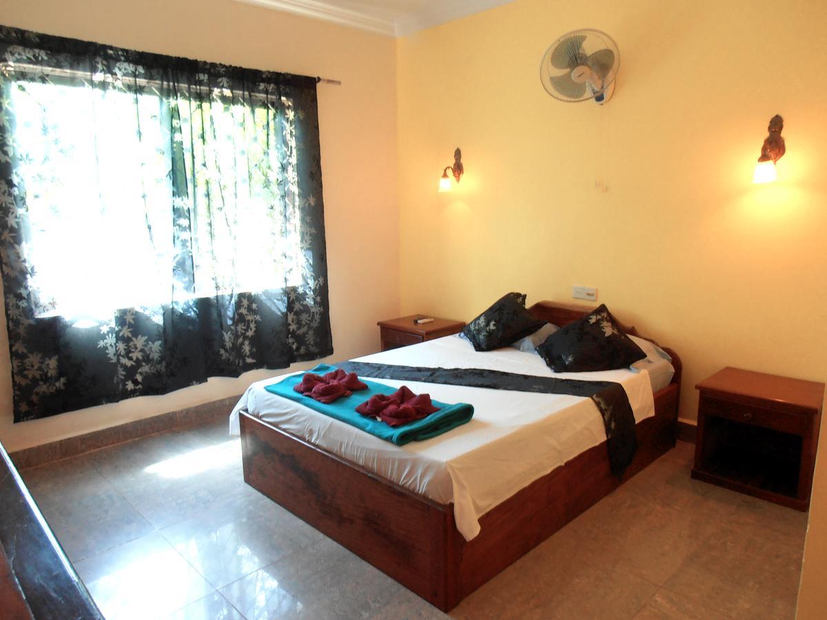 Firefly Guesthouse - The Berlin Angkor Сіємреап Екстер'єр фото