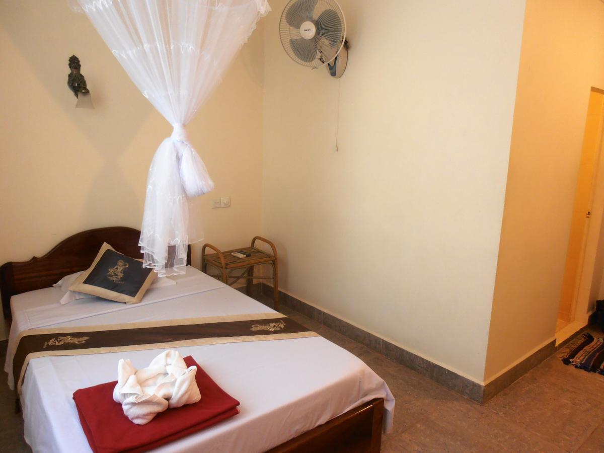 Firefly Guesthouse - The Berlin Angkor Сіємреап Екстер'єр фото