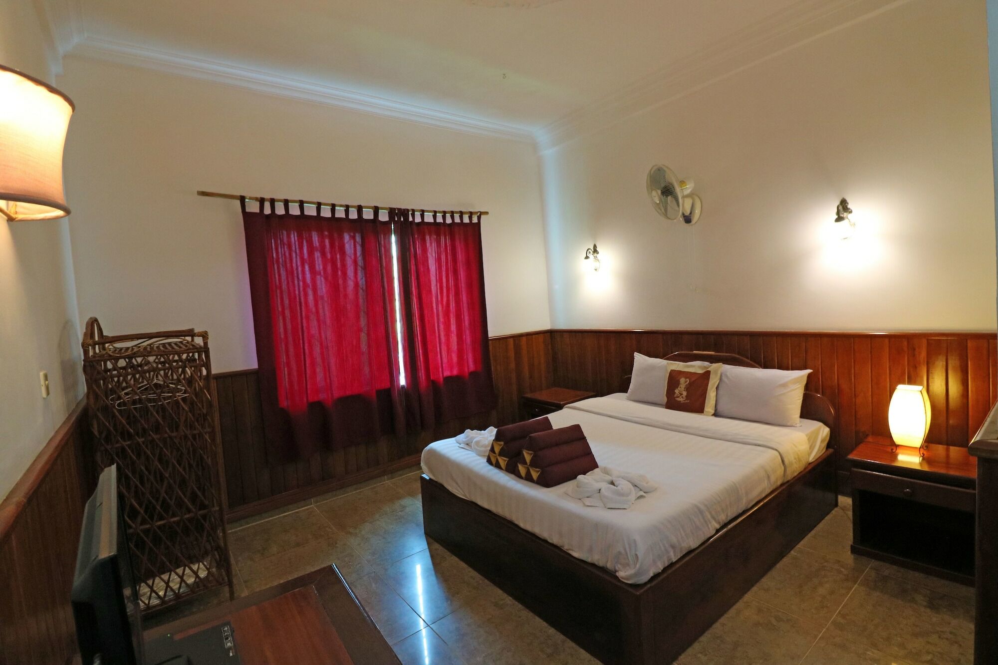 Firefly Guesthouse - The Berlin Angkor Сіємреап Екстер'єр фото